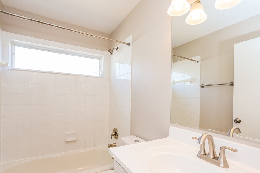 Building Photo - 1209 Alpine Lake Dr