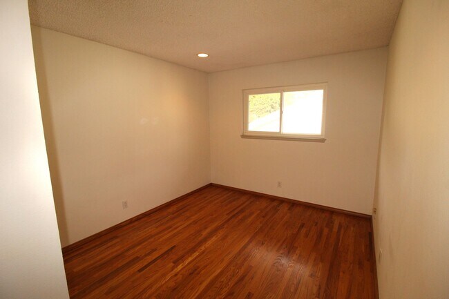 Building Photo - Spacious Corner Lot Home in Desirable Vent...