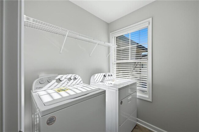 Building Photo - 327 Cashes Ct