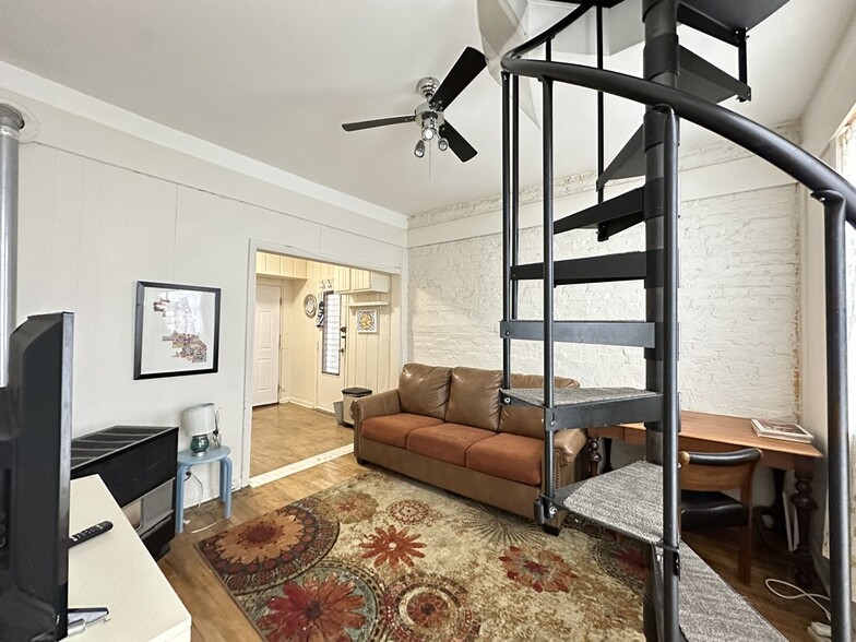 Building Photo - 1478 W Erie St