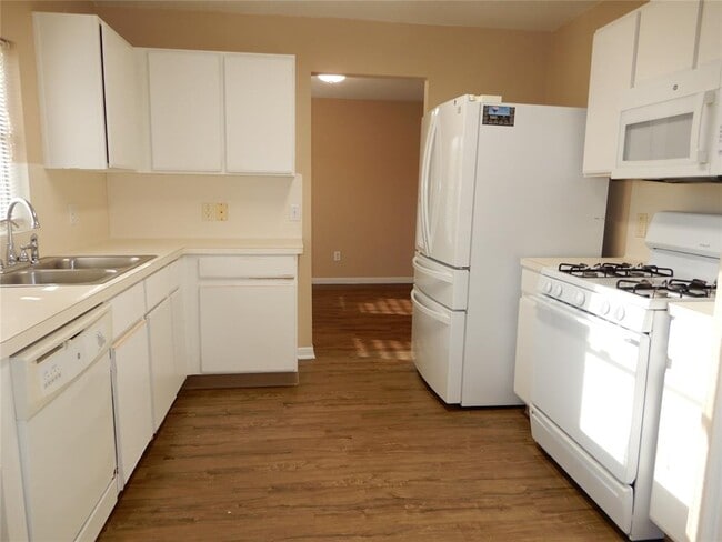 Building Photo - 941 Leadenhall Cir