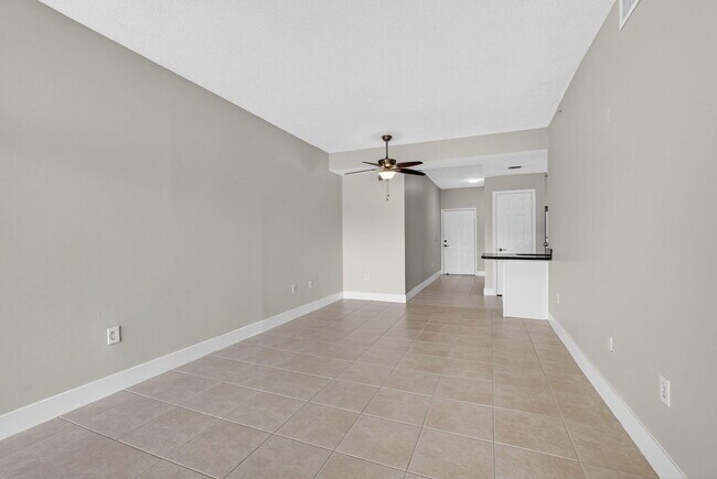 Building Photo - 2040 Greenview Shores Blvd