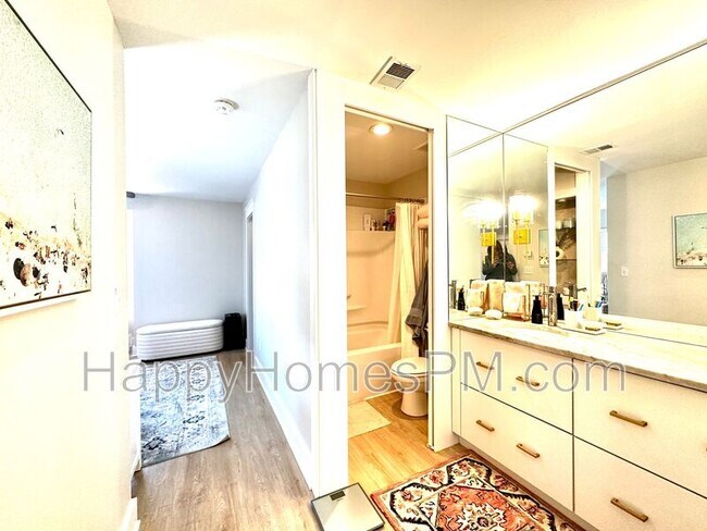 Building Photo - 278 Alexandra Dr