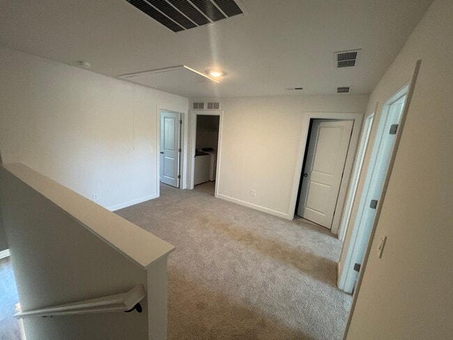 Building Photo - 222 Tiger Lily Dr