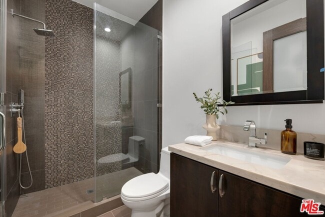 Building Photo - 3116 Elvido Dr