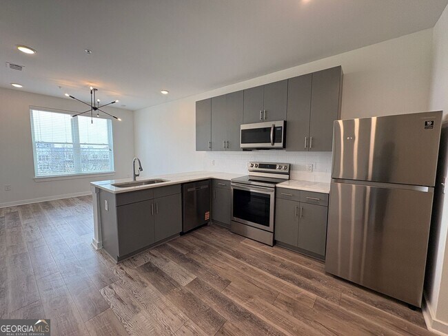 Building Photo - 525 Parkway Dr NE