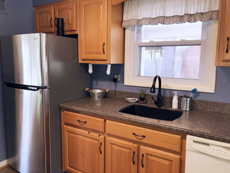 Building Photo - 8507 Woodside Ct