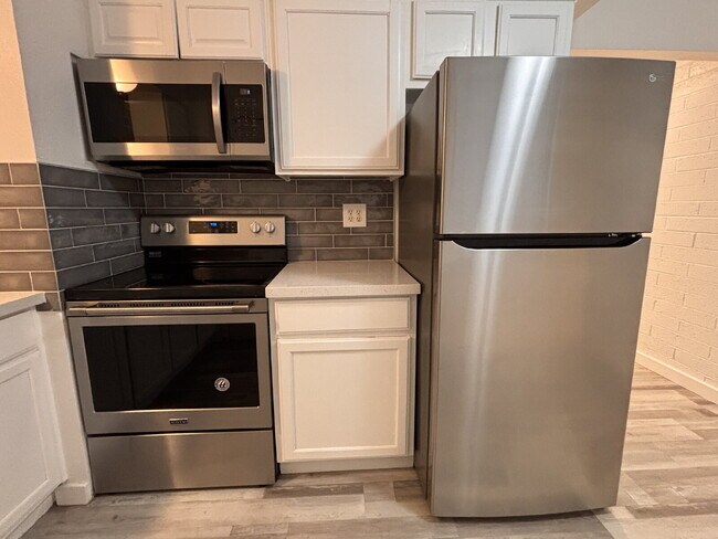 Building Photo - Available Now! One Bedroom Near Old Town S...