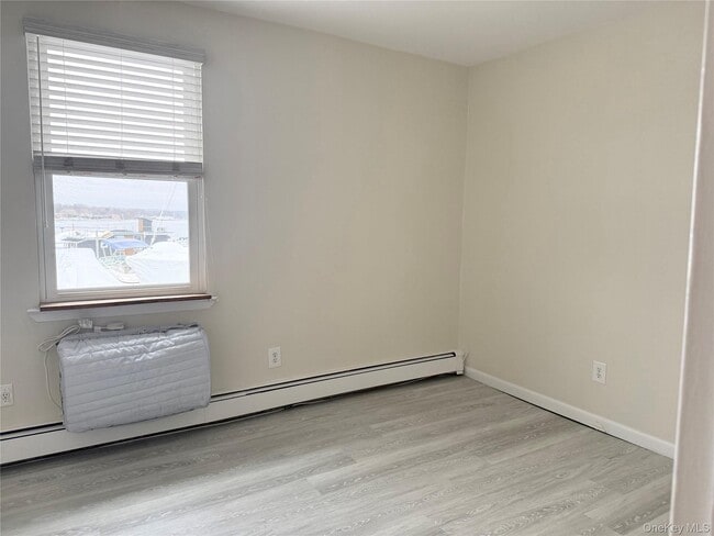 Building Photo - 3 Toms Point Ln