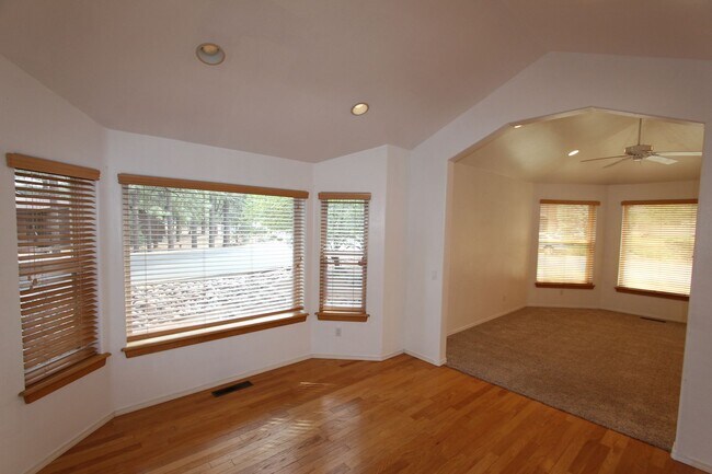 Building Photo - 2100 N Timberline Rd