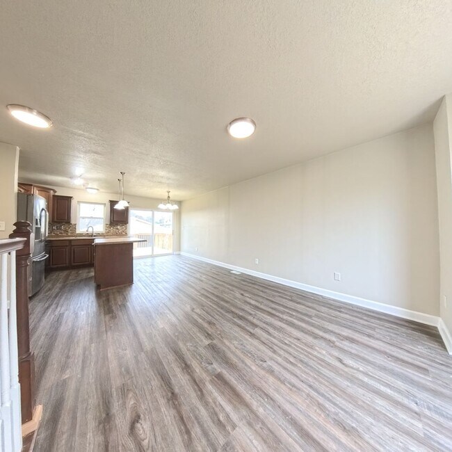 Building Photo - Charming 3 bedroom 2 bathroom home