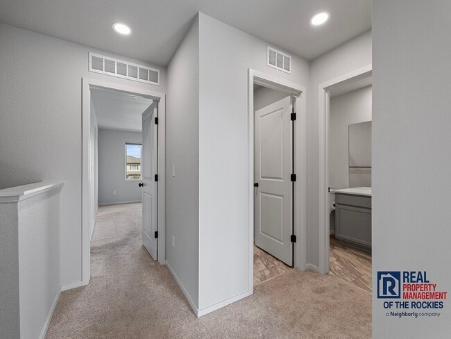 Building Photo - Stunning 3 Bed 2.5 Bath Townhome in Timnath, CO!