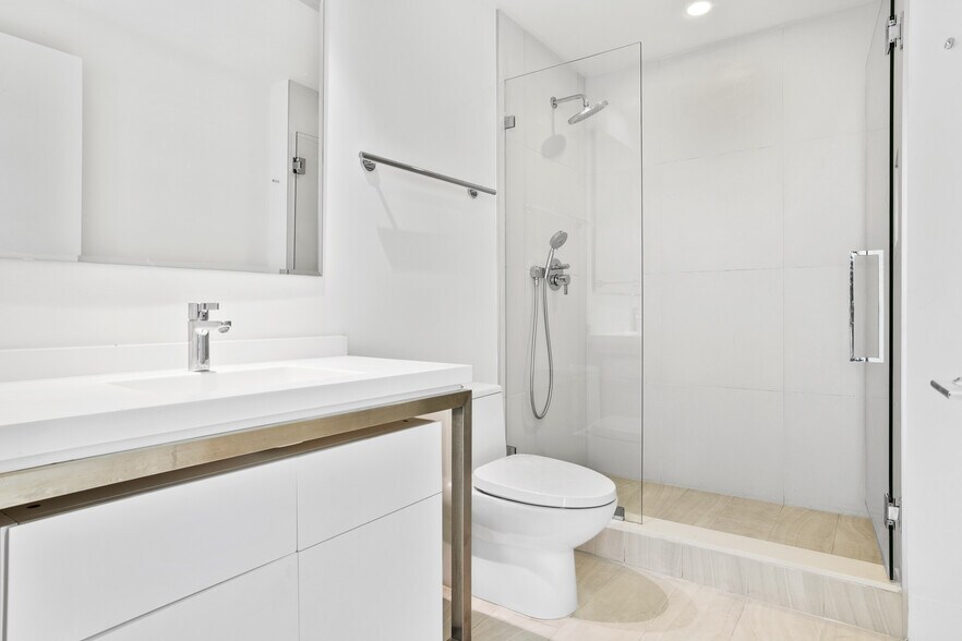 Building Photo - 2000 Metropica Way