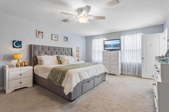 Building Photo - 4 Bedroom / 2.5 Bathroom - Marquis Hills