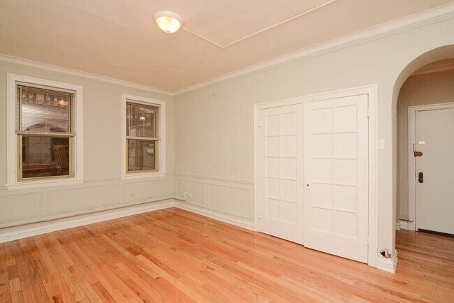 Building Photo - 543 W Surf