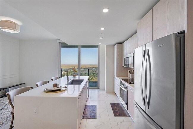 Building Photo - 2000 Metropica Wy