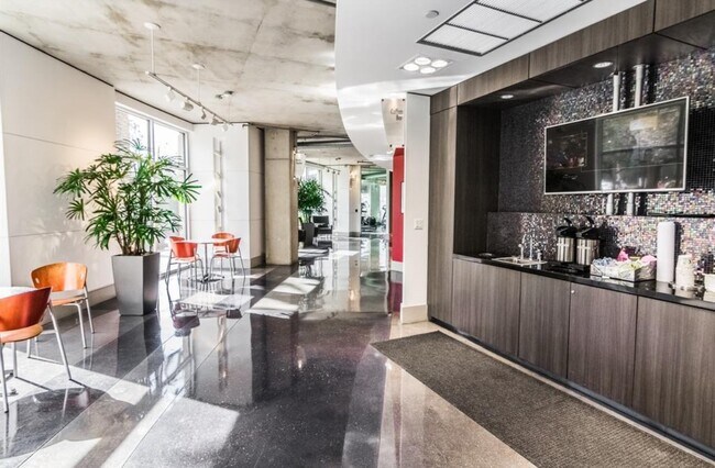 Building Photo - 1901 Post Oak Blvd