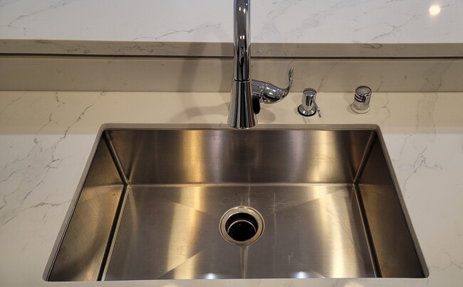 kitchen w/stainless steel appliances & quartz counters - 411 Park Ave