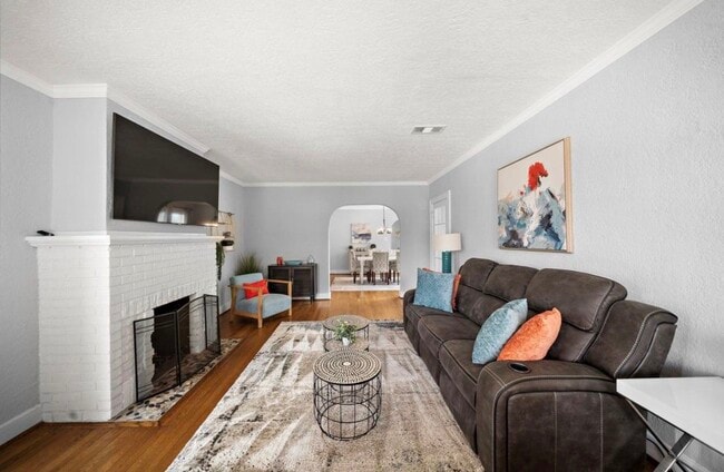 Building Photo - 1635 Castle Ct