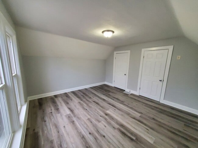 Building Photo - 164 N Lincoln Ave