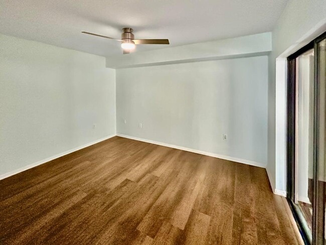 Building Photo - 405 4th Ln