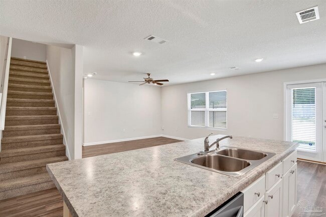 Building Photo - 5249 Peach Dr