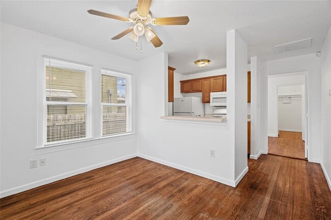 Building Photo - 1307 Concho St