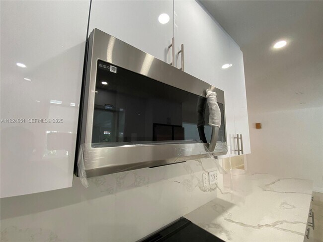 Building Photo - 19330 NE 18th Pl