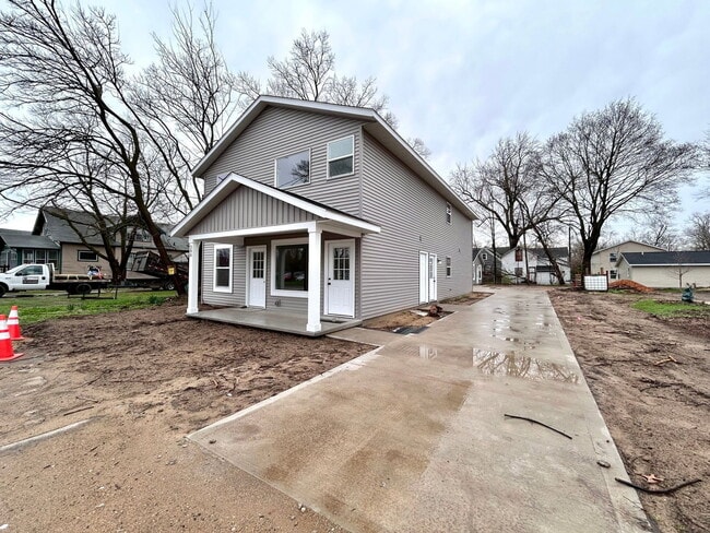 Building Photo - 310 Allen Ave