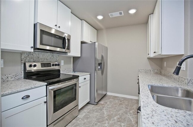 Building Photo - 310-D Commercial St