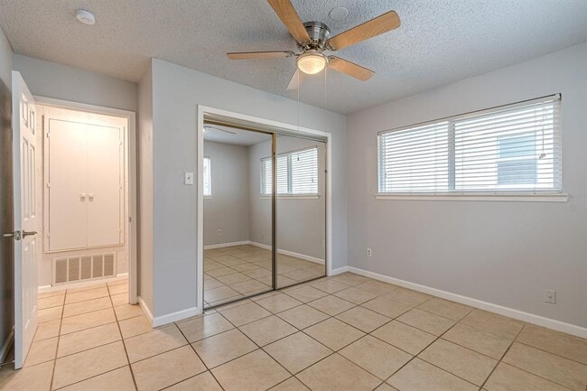 Building Photo - 8 Spalding Cir