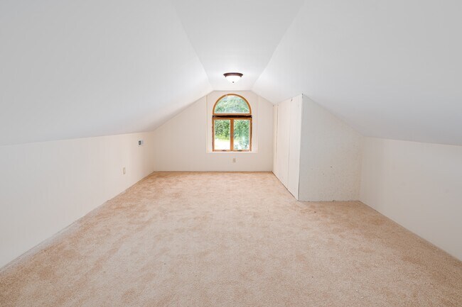 Building Photo - 6118 Gondolier Dr