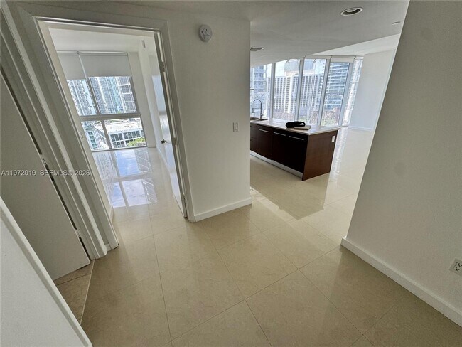 Building Photo - 495 Brickell Ave