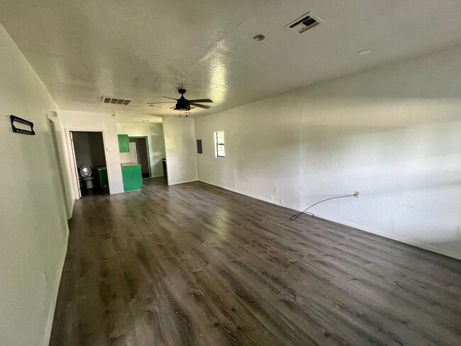 Building Photo - 908 SW G Ave