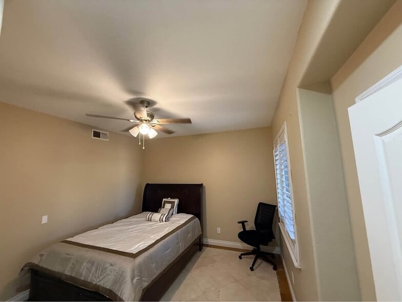 Building Photo - 1411 Scenic Ct