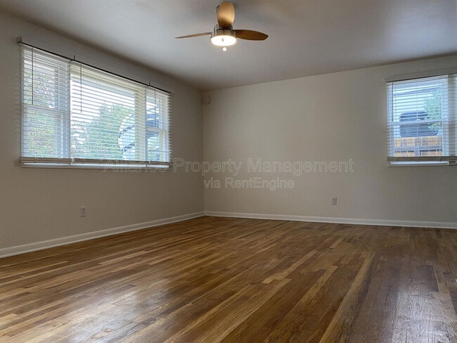 Building Photo - 2605 Lark Dr