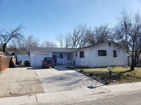 Building Photo - Available NOW - North End 3 bed 2 bath with a Fenced Yard