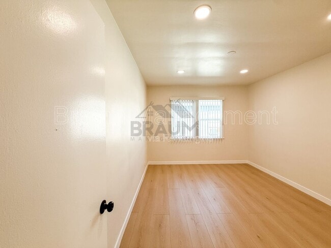 Building Photo - 7333 Woodman Ave