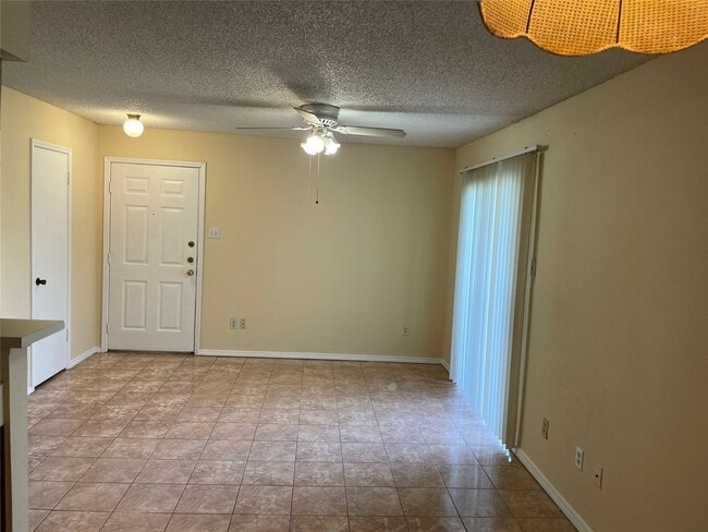 Building Photo - 2750 Holly Hall St