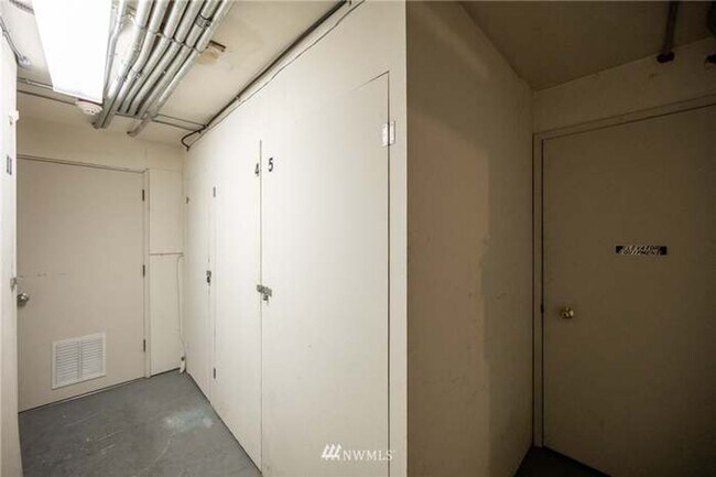Building Photo - Sunny 1 bed 1 bath condo in Fremont
