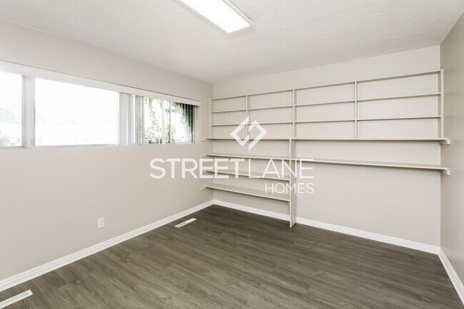Building Photo - NOW OFFERING FIRST FULL MONTH FREE!!