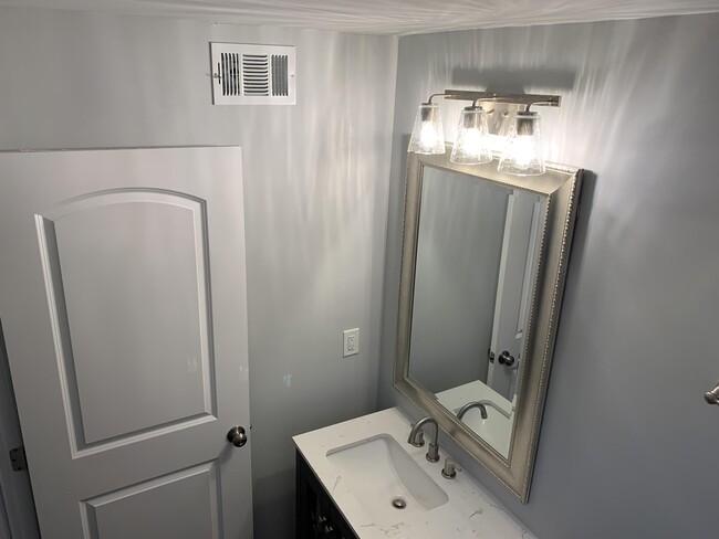 Building Photo - 924 Chapman Cir