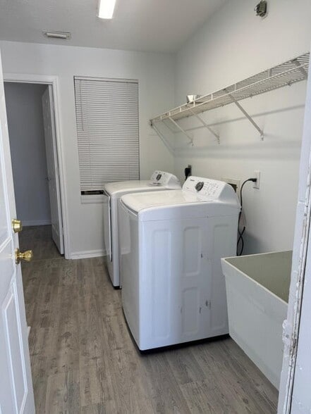 Building Photo - 262 SW Crescent Ave