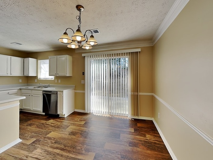 Building Photo - 6365 Peppermill Ln