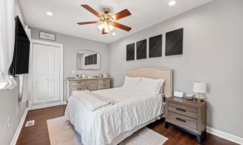 Building Photo - 3303 Foster Ave