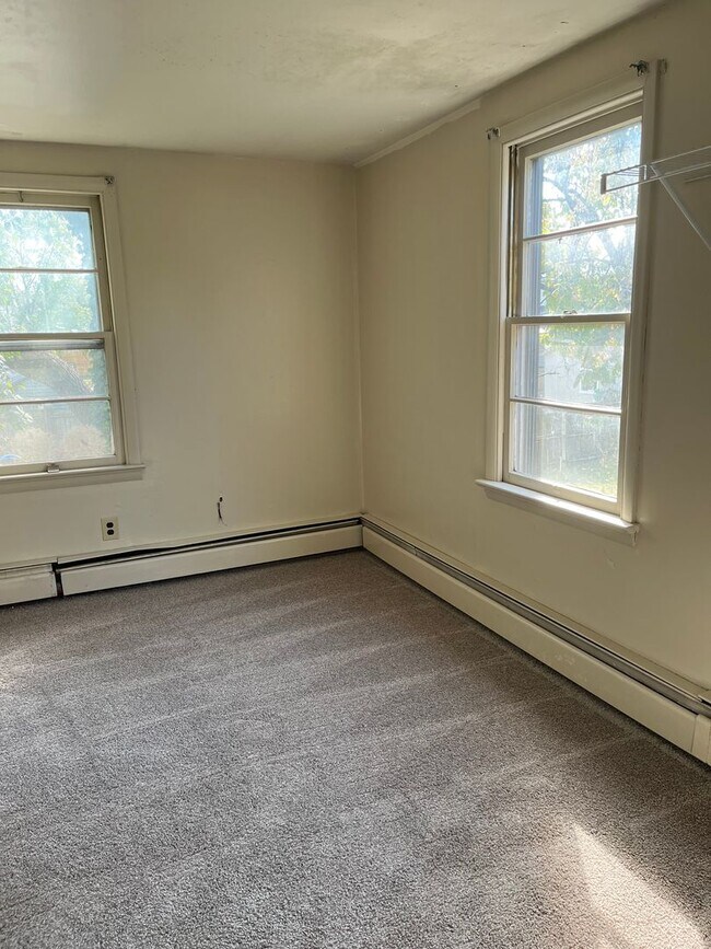 Building Photo - 202 1/2-127 1/2 N Penn St