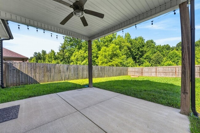 Building Photo - Pet Friendly Three Bedroom!