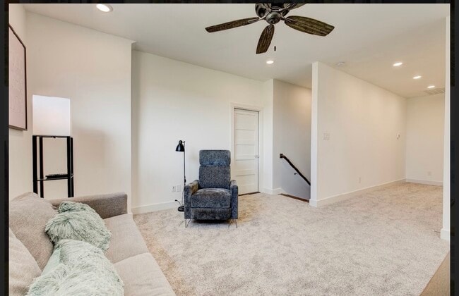 Building Photo - 853 Edgefield Rd