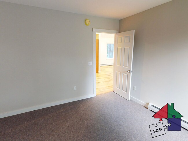 Building Photo - 118 S Main St