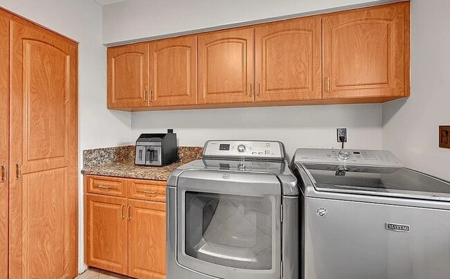 Building Photo - 612 Orchid Dr